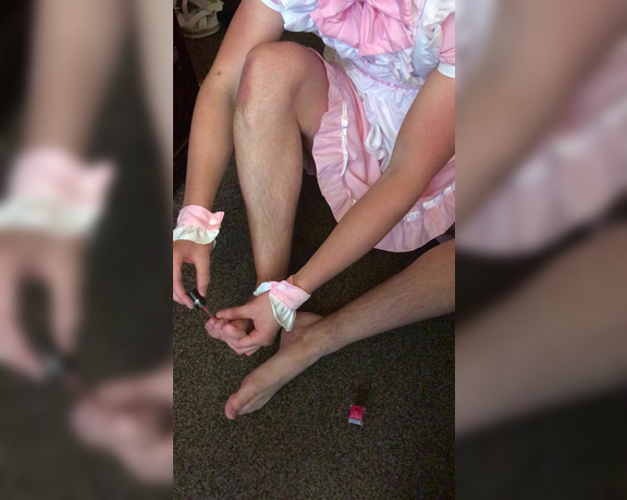 Lady Annabelle aka Lady__annabelle OnlyFans - My little Sissy bitch Melanie painting her tie nails