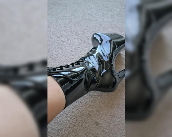 Lady Annabelle aka Lady__annabelle OnlyFans - Cannot wait to wear this gorgeous pair of new boots