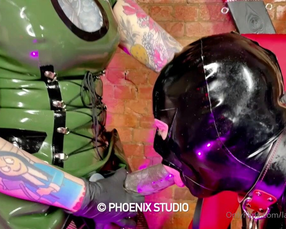 Lady_Phoenix aka Ladyphoenix_ldn OnlyFans - NEW CLIP! SPIT ROASTING THE RUBBER GIMP Lady Phoenix and Miss Patricia put on their monster sized