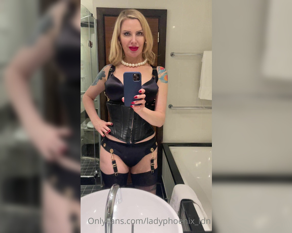 Lady_Phoenix aka Ladyphoenix_ldn OnlyFans - THROUGH THE LOOKING GLASS I don’t normally do mirror selfie videos, but I felt particularly hot in