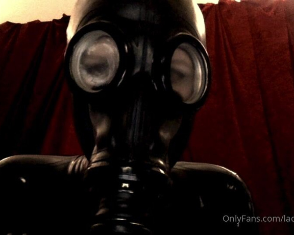 Lady_Phoenix aka Ladyphoenix_ldn OnlyFans - MASKED UP I finished my shoot and thought Id finish up with some rebreather gas mask fun Are you