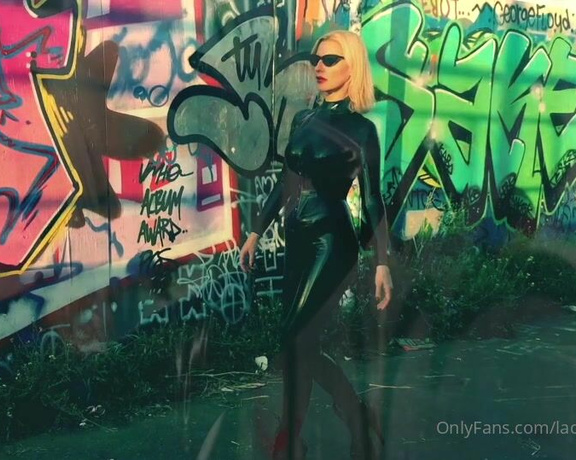 Lady_Phoenix aka Ladyphoenix_ldn OnlyFans - Do you like the way I move in 7 inch heels down an East London alleyway neck to foot in latex on a