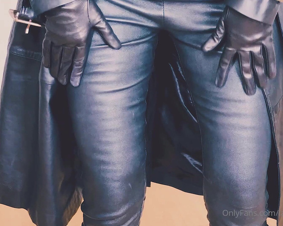 Lady_Phoenix aka Ladyphoenix_ldn OnlyFans - NEW CLIP! WORSHIP MY LEATHER I cant help but get extremely horny whenever I wear my shiny black lea