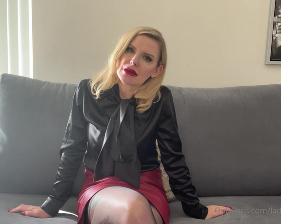 Lady_Phoenix aka Ladyphoenix_ldn OnlyFans - THIS COULD BE YOUR NEXT BOSS… Your CV is excellent, but the rounds of this interview are tough indee