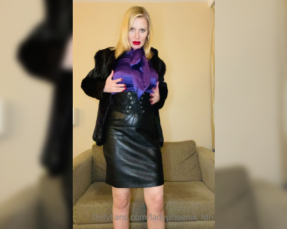 Lady_Phoenix aka Ladyphoenix_ldn OnlyFans - FUR SHIP TIME Wrapping up warm in winter often means my fur comes out Coats do not get as soft and