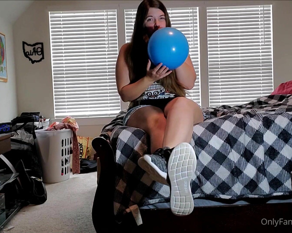 Lisa ASMR aka Lisaasmr OnlyFans - Blow 2 Pop Sit 2 Pop