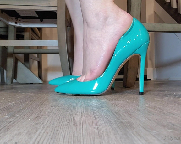 Lisa ASMR aka Lisaasmr OnlyFans - Waiting In Heels ASMR Custom