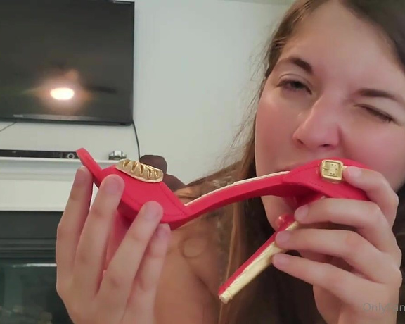 Lisa ASMR aka Lisaasmr OnlyFans - Eating My Stiletto ASMR