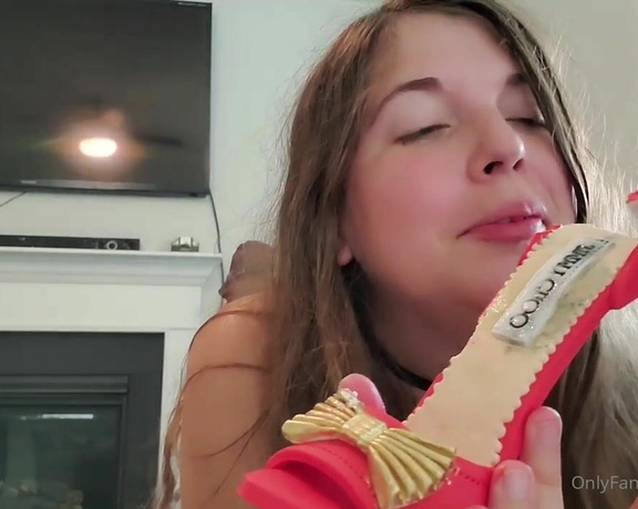 Lisa ASMR aka Lisaasmr OnlyFans - Eating My Stiletto ASMR