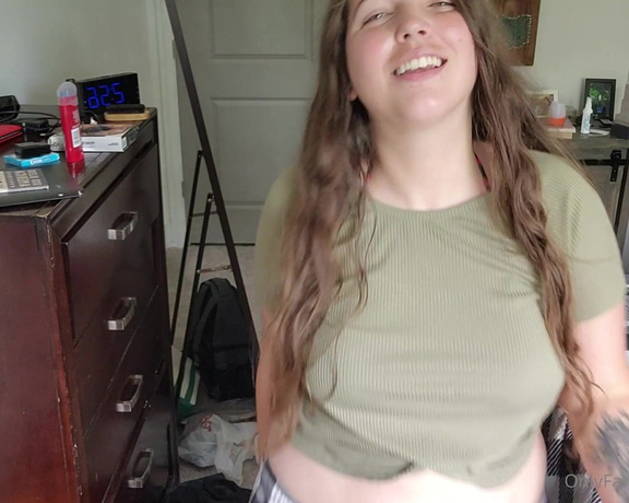 Lisa ASMR aka Lisaasmr OnlyFans - Crop Top Try On With Bellybutton Pokes ASMR Custom