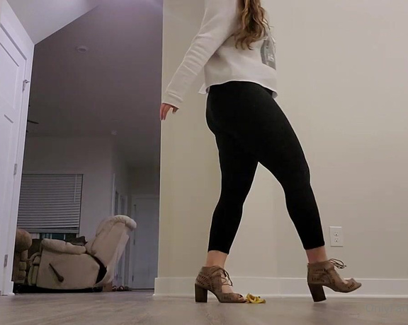 Lisa ASMR aka Lisaasmr OnlyFans - Banana Crushing Aspiring Model ASMR