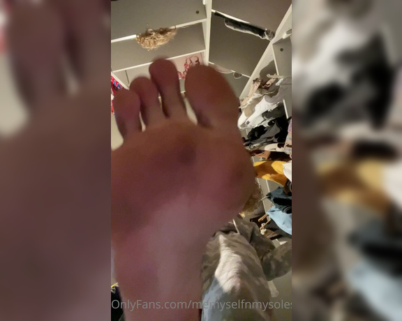 TheBarefoothooper aka Memyselfnmysoles OnlyFans - Hello down there , how about you make yourself useful and massage my soles