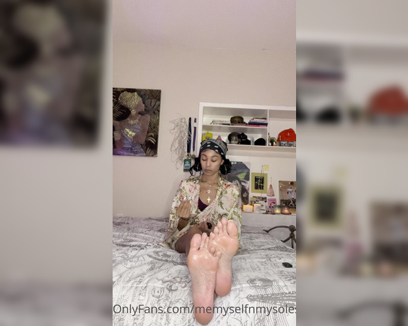TheBarefoothooper aka Memyselfnmysoles OnlyFans - Wish i could get a massage #barefoothooper