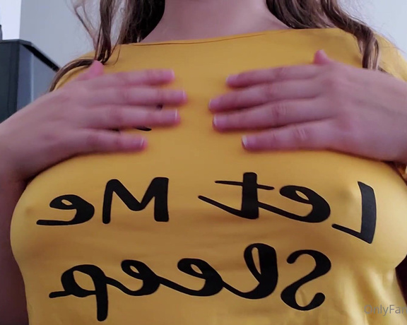 Lisa ASMR aka Lisaasmr OnlyFans - Braless Yellow Shirt Scratching & Rubbing