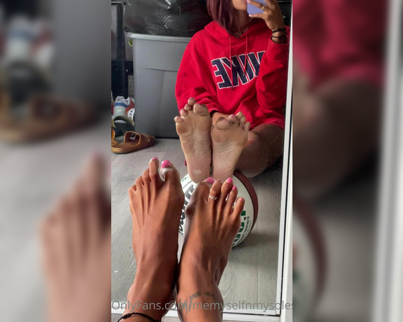 TheBarefoothooper aka Memyselfnmysoles OnlyFans - Mirror angles definitely hit different , say hello to my basketball everybody ) 1