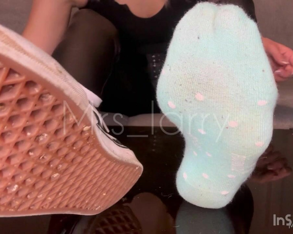 Mrs_Larry aka Mrs_larry OnlyFans - Your first task is to lick my shoes clean, you will find out more Deine erste Aufgabe ist meine