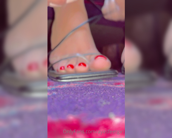 Ayasfeetgirl aka Ayasfeetgirl OnlyFans - Tu te sens plus proche de moi Tu m’aide lacets mes talons  You are closer to my beautifu 1