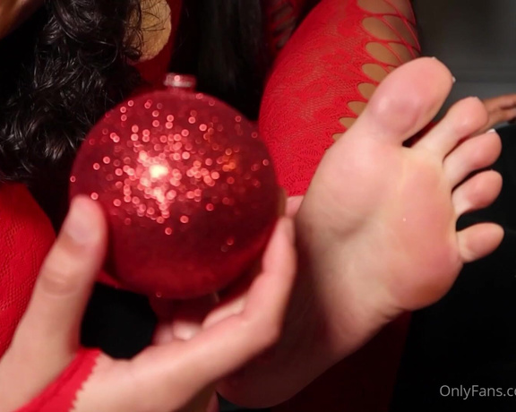 Ayasfeetgirl aka Ayasfeetgirl OnlyFans - ADVENT CALENDAR 324 Second jour du calendrier de lavent jespre que hier ta plu ! Aujourdhu