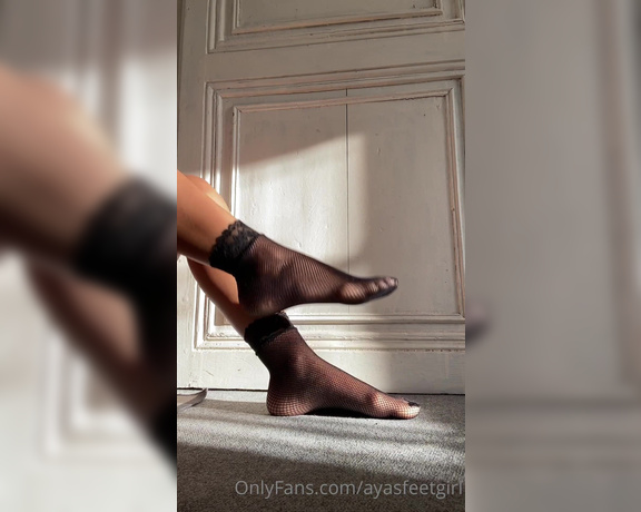 Ayasfeetgirl aka Ayasfeetgirl OnlyFans - Coucou mes amoureux des petits petons Prpare toi , coute le son de ma voix et fais toi tous