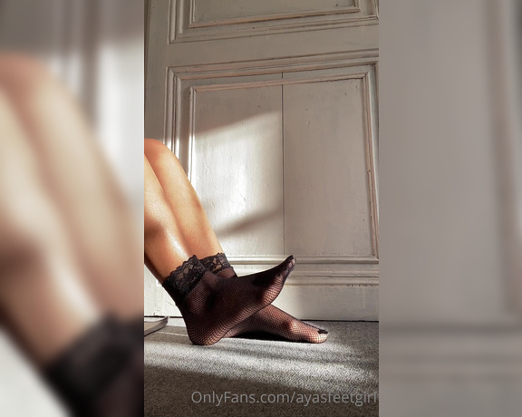 Ayasfeetgirl aka Ayasfeetgirl OnlyFans - Coucou mes amoureux des petits petons Prpare toi , coute le son de ma voix et fais toi tous