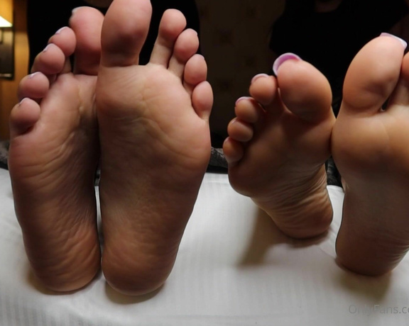 Ayasfeetgirl aka Ayasfeetgirl OnlyFans - We want your face just here