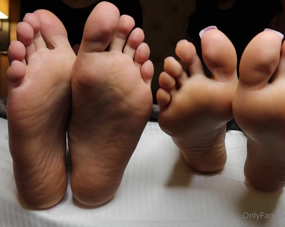 Ayasfeetgirl aka Ayasfeetgirl OnlyFans - We want your face just here