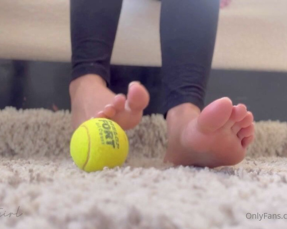 Ayasfeetgirl aka Ayasfeetgirl OnlyFans - Do you want me to play with your balls  a te dirait que je joue avec tes couilles