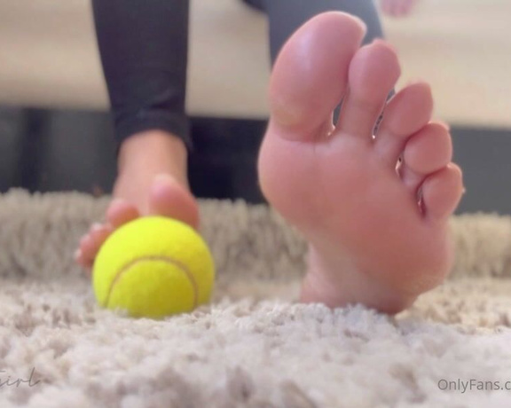 Ayasfeetgirl aka Ayasfeetgirl OnlyFans - Do you want me to play with your balls  a te dirait que je joue avec tes couilles