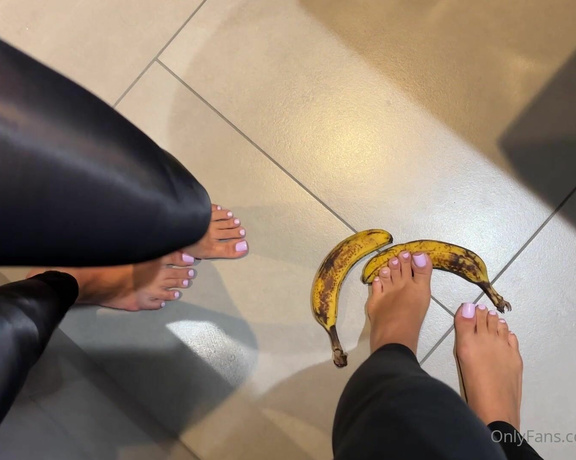 Ayasfeetgirl aka Ayasfeetgirl OnlyFans - CRUSHING YOUR DICK ! (FOODCRUSHING )