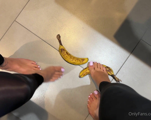 Ayasfeetgirl aka Ayasfeetgirl OnlyFans - CRUSHING YOUR DICK ! (FOODCRUSHING )