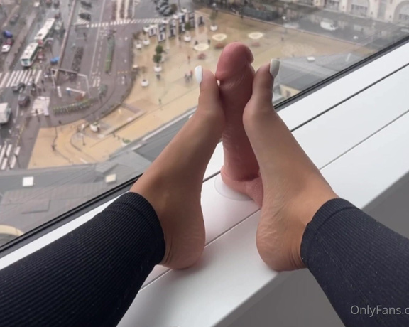 Ayasfeetgirl aka Ayasfeetgirl OnlyFans - IMAGINE US CHILLING IN FRONT OF THIS BEAUTIFUL VIEW OF PARIS