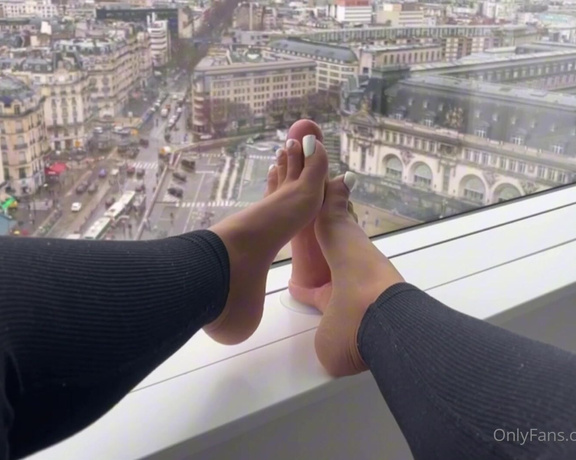 Ayasfeetgirl aka Ayasfeetgirl OnlyFans - IMAGINE US CHILLING IN FRONT OF THIS BEAUTIFUL VIEW OF PARIS