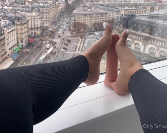 Ayasfeetgirl aka Ayasfeetgirl OnlyFans - IMAGINE US CHILLING IN FRONT OF THIS BEAUTIFUL VIEW OF PARIS