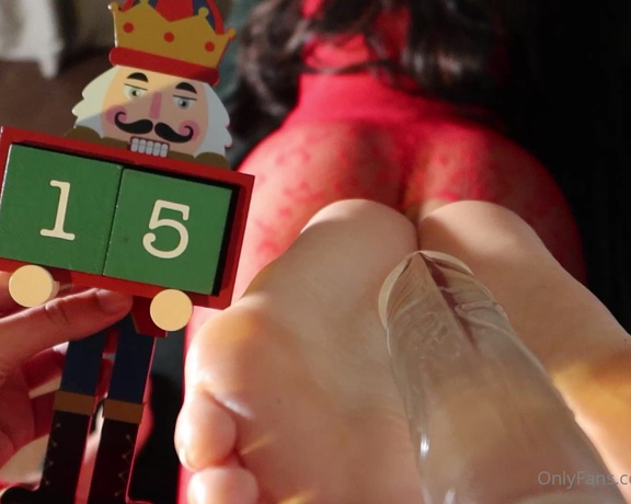 Ayasfeetgirl aka Ayasfeetgirl OnlyFans - ADVENT CALENDAR 1524 Qui veut un FOOTJOB de ma part Lve la main (ou autre chose  )