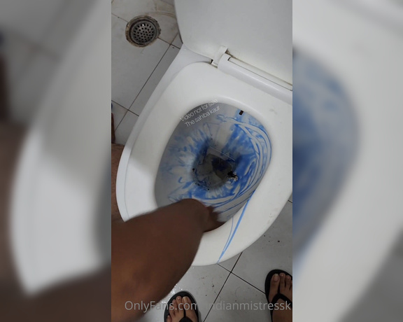 Sahiba Kaur indian mistress aka Indianmistressk OnlyFans - My washroom is very Dirty,i dont want to book the Urbanclab company So i decided will use one