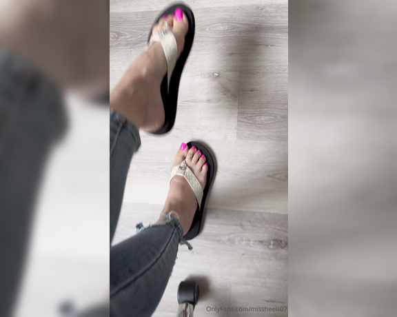 Miss Heels Lisa aka Missheels07 OnlyFans - Do you like sandals with jeans