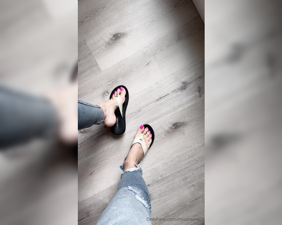 Miss Heels Lisa aka Missheels07 OnlyFans - Do you like sandals with jeans