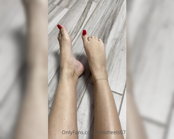 Miss Heels Lisa aka Missheels07 OnlyFans - Who wanna more soles