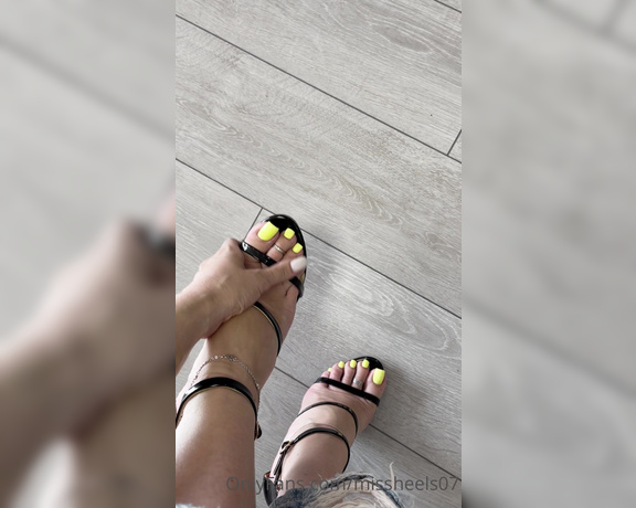 Miss Heels Lisa aka Missheels07 OnlyFans - My new yellow with beautiful heels