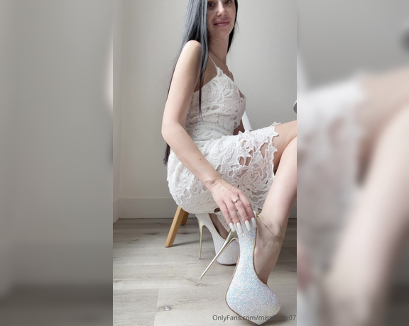 Miss Heels Lisa aka Missheels07 OnlyFans - Maybe time for lady in white