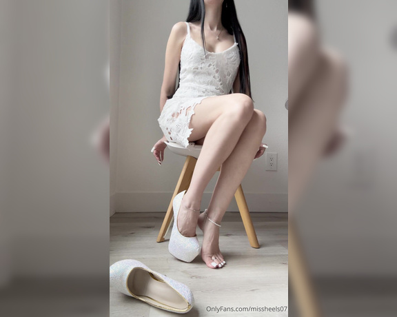 Miss Heels Lisa aka Missheels07 OnlyFans - Maybe time for lady in white