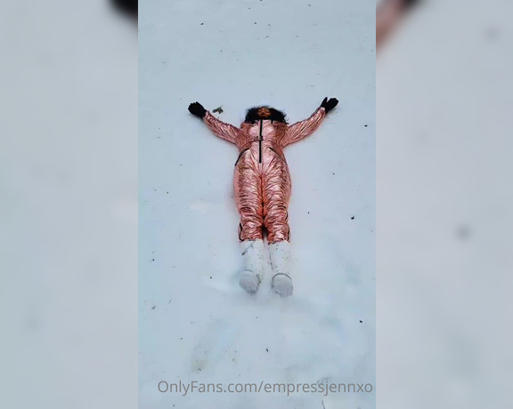 Empress Jennifer aka Empressjennxo OnlyFans - Randomly went to the snow today lol 2