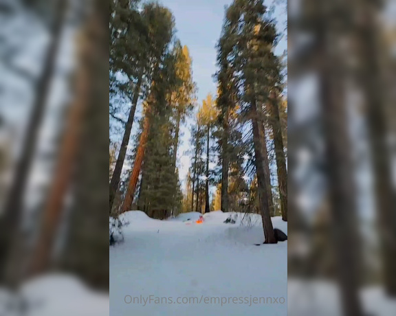 Empress Jennifer aka Empressjennxo OnlyFans - Randomly went to the snow today lol 3