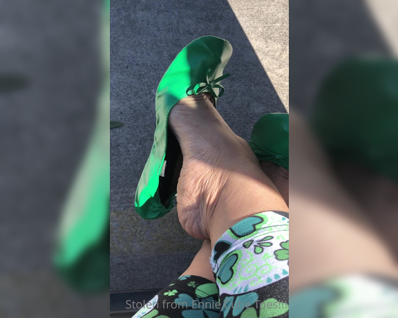 Ennie’s Toes and Soles aka Enniestoes OnlyFans - Stopped to buy gas and put on a little show for the guys secretly lusting over pretty feet Would 1