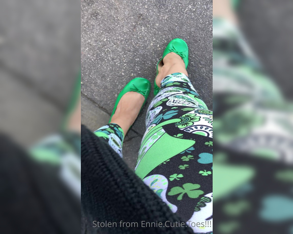 Ennie’s Toes and Soles aka Enniestoes OnlyFans - Stopped to buy gas and put on a little show for the guys secretly lusting over pretty feet Would 2