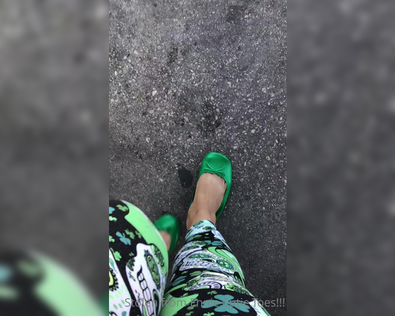 Ennie’s Toes and Soles aka Enniestoes OnlyFans - Stopped to buy gas and put on a little show for the guys secretly lusting over pretty feet Would 2