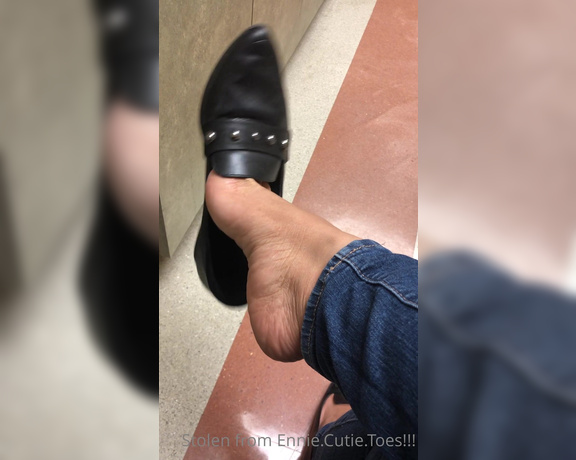 Ennie’s Toes and Soles aka Enniestoes OnlyFans - Little shoe play at the doctor’s today What are you up to #shoeplay #flats #pointyshoes #barefeet #