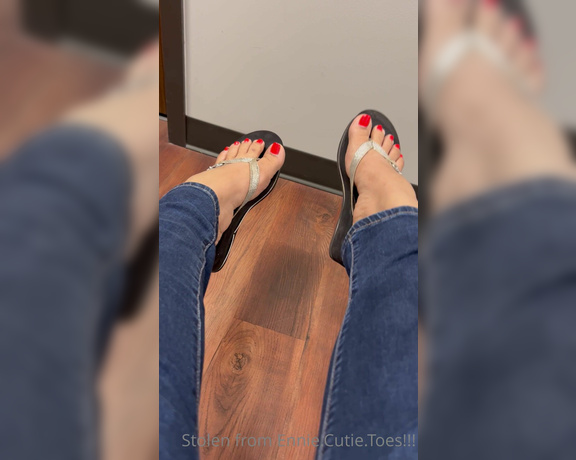 Ennie’s Toes and Soles aka Enniestoes OnlyFans - Just sitting around doing mommy things…