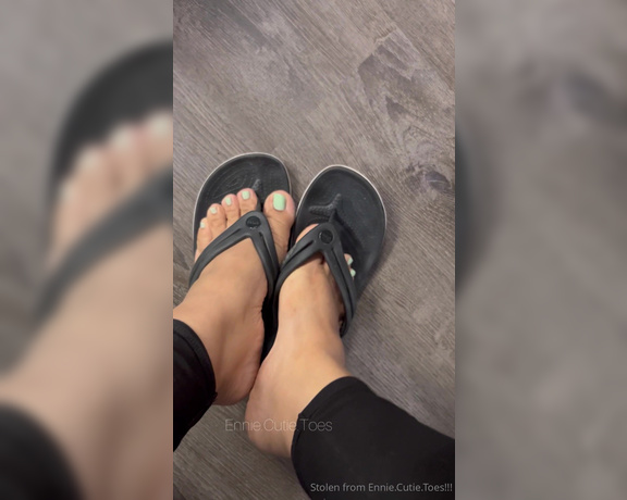 Ennie’s Toes and Soles aka Enniestoes OnlyFans - New pedi! Thanks for continuing to subscribe Keep the RENEW” on and I will send you a premade vide