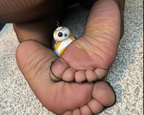 Ennie’s Toes and Soles aka Enniestoes OnlyFans - May the 4th be with you!